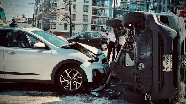 Dos coches implicados en un accidente de tráfico en la ciudad