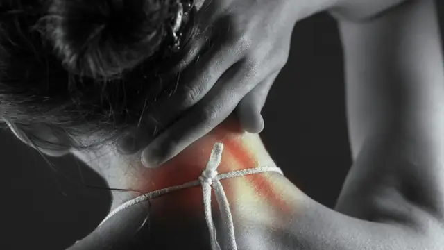 Zona del cuello dolorida por una cervicalgia