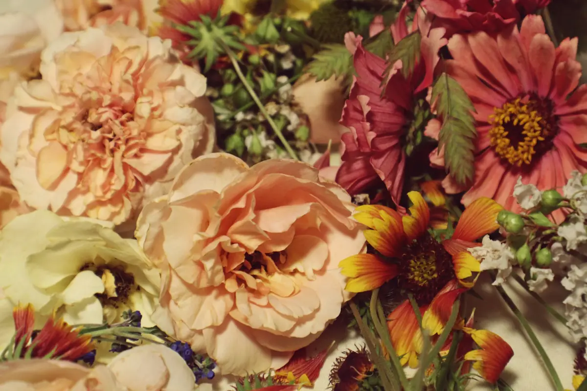 Ramo de flores en homenaje a un ser querido
